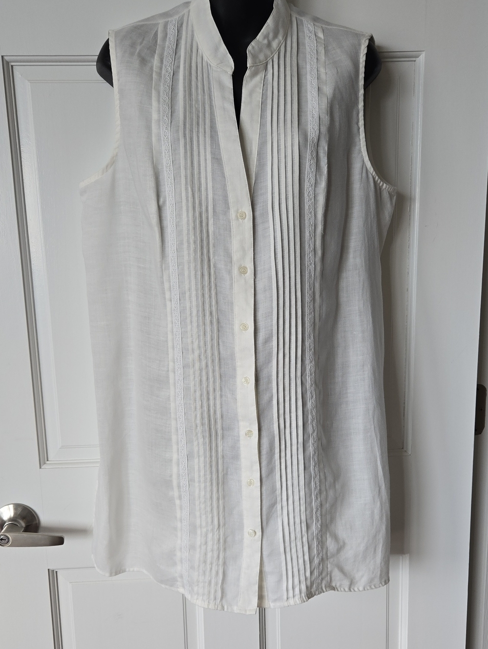 Apt. 9 Sleeveless White Pintuck Button Front Blouse